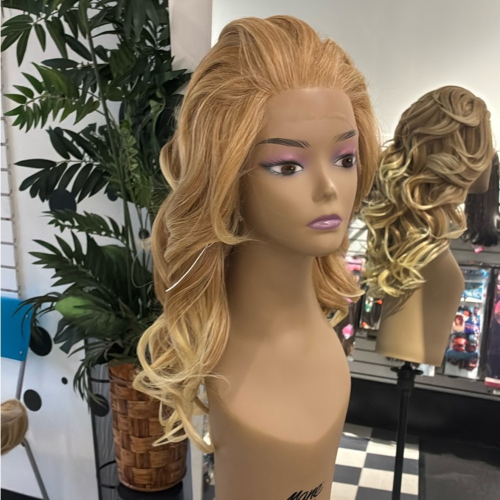 blend romance curl lux wig